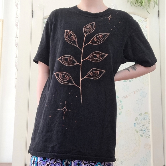 Eyes Plant Shirt - Picture 4 of 5